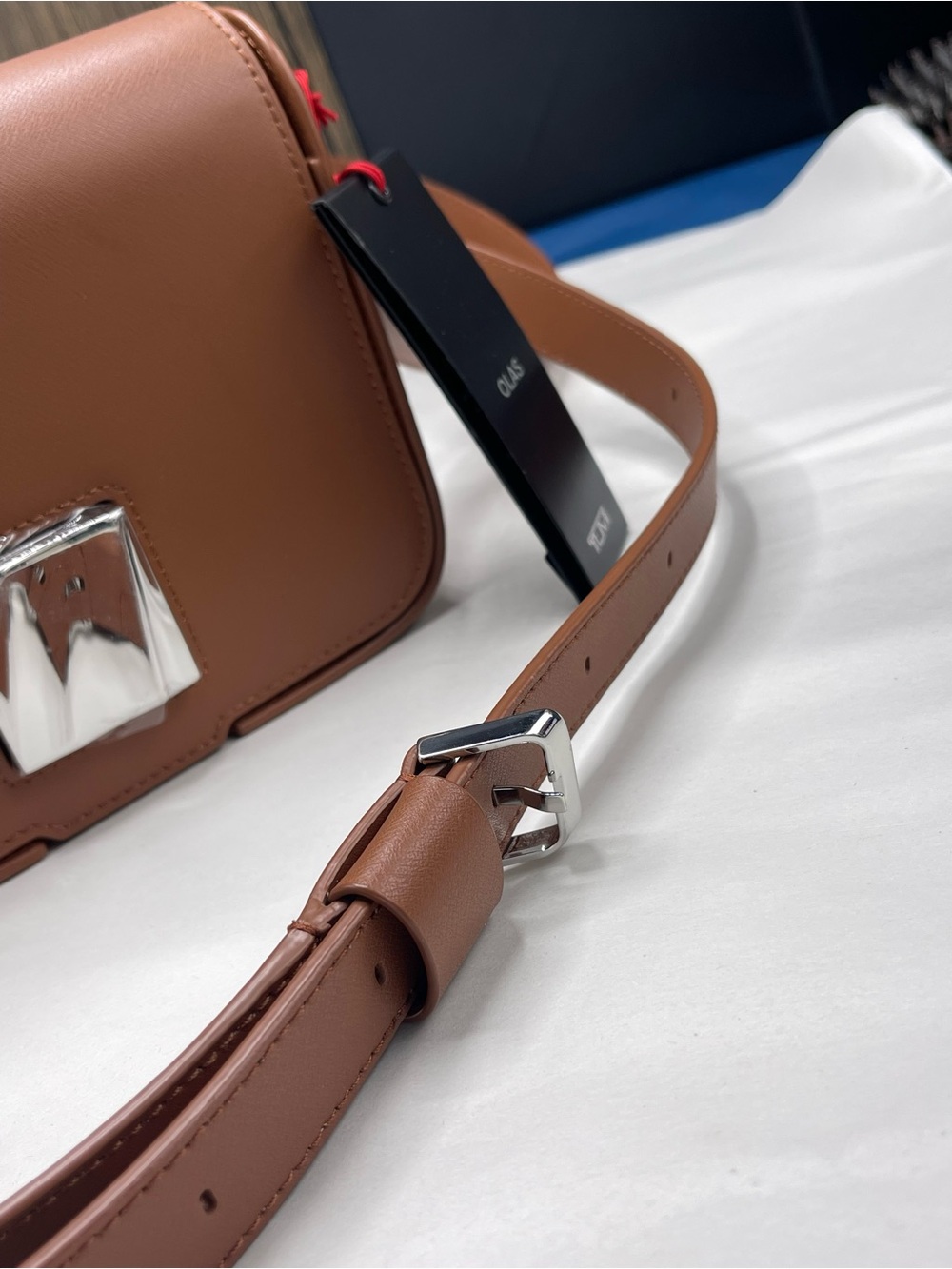 TUMI Olas Small Premium Leather Shoulder Bag (Color : Sienna) - Picture 7 of 16